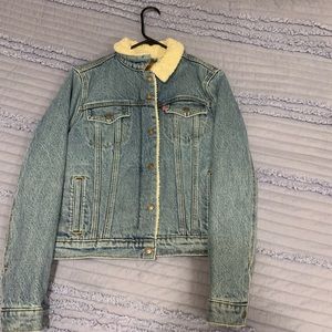 Sherpa trucker jean jacket Levi’s